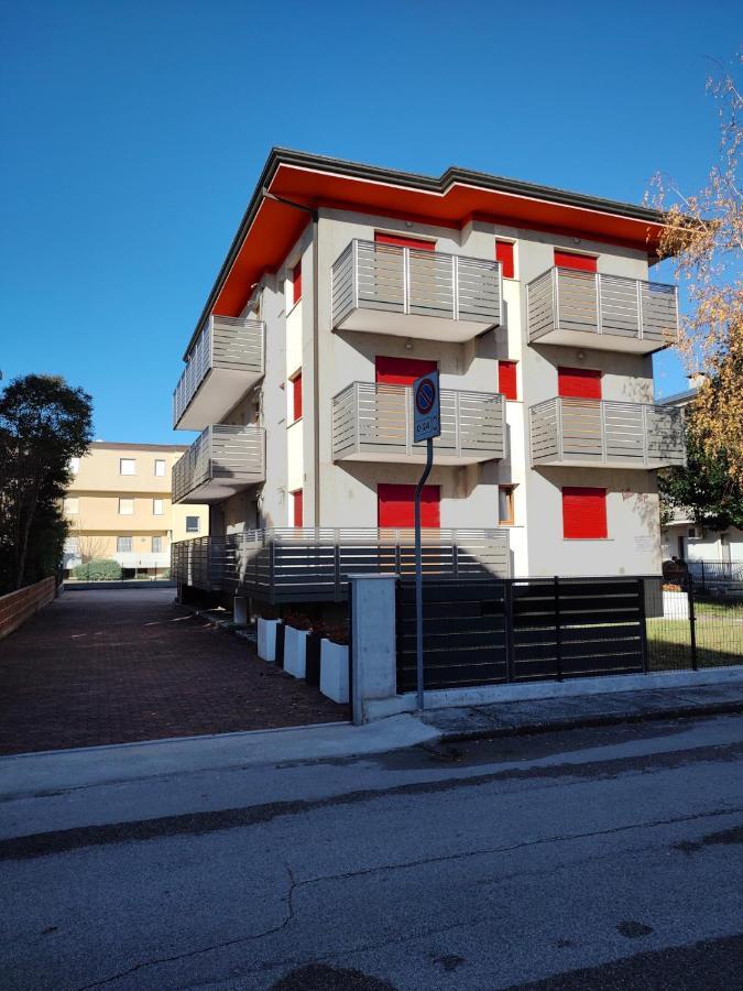 Villa Alpi Lignano Sabbiadoro Exteriör bild