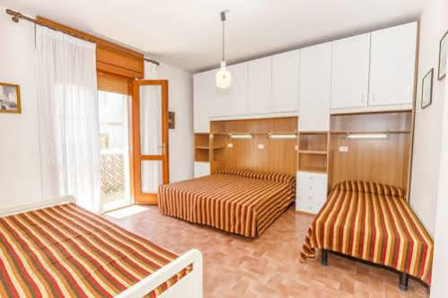Villa Alpi Lignano Sabbiadoro Exteriör bild