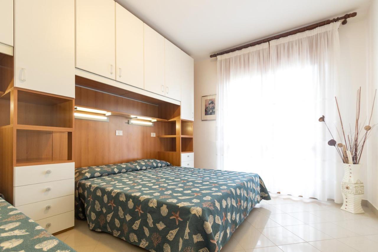 Villa Alpi Lignano Sabbiadoro Exteriör bild